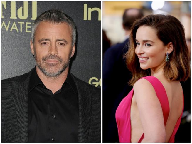 Matt LeBlanc commette una gaffe con Emilia Clarke durante gli Emmy 2016 Primo piano di Matt LeBlanc e Emilia Clarke