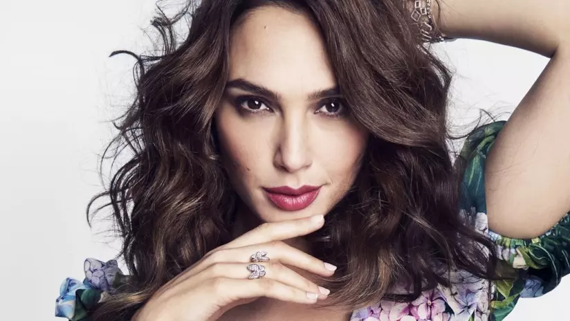 Gal Gadot in posa per una foto L'attrice Gal Gadot in posa per una foto