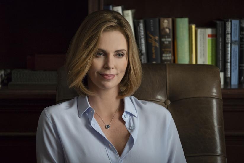 Da Monster a Non succede, ma se succede...: 10 volte che Charlize Theron ci ha sorpreso con ruoli inaspettati Un primo piano di Charlize Theron nel film Non succede, ma se succede...