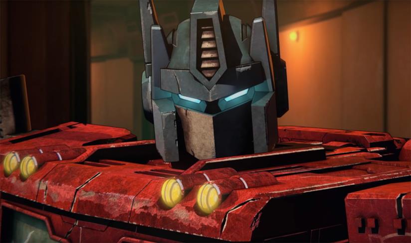 Trailer e trama ufficiale per Transformers: War for Cybertron Trilogy Un primo piano di Optimus Prime