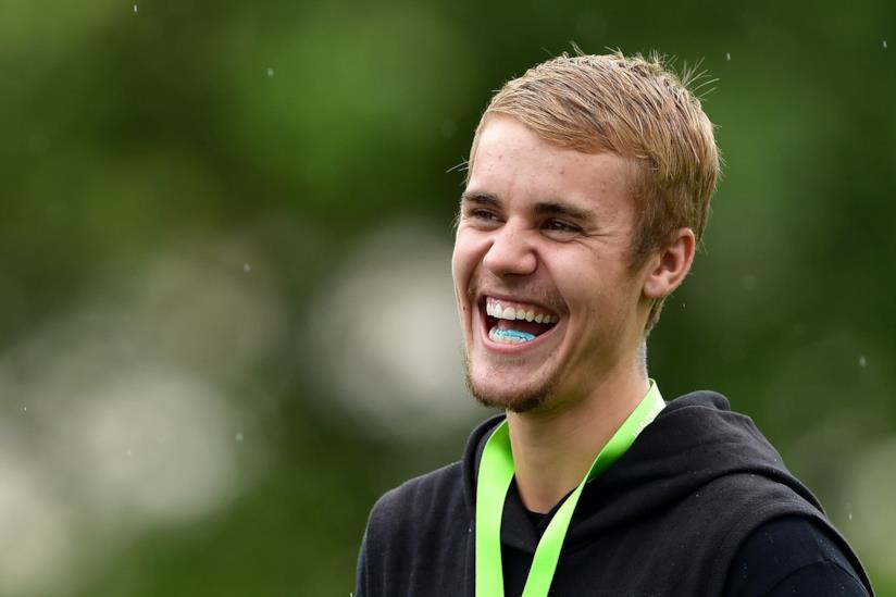 Justin Bieber ha sfidato in combattimento Tom Cruise su Twitter Justin Bieber, cantante canadese