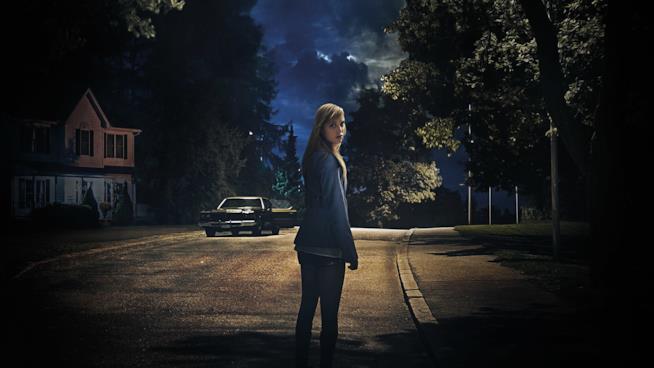 Trama e finale di It follows, il film horror diretto da David Robert Mitchell It follows
