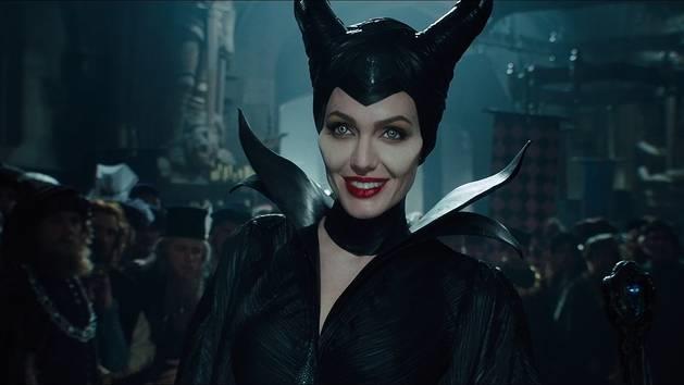 Joachim Rønning dirierà anche Maleficent 2? Angelina Jolie in una scena di Maleficent (2014)