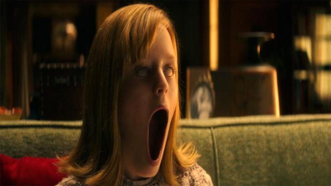 Ouija-Le Origini del Male, nuovo spot TV e 2 poster ufficiali scena di Ouija-Le Origini del Male