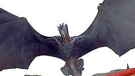 Daenerys Daenerys arriva con Drogon a Fossa del drago