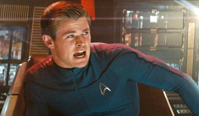 Hemsworth si è arrabbiato per i tagli al budget del nuovo Star Trek Mezzobusto di Chris Hemsworth nei panni di George Kirk, padre del più famoso Capitano Kirk