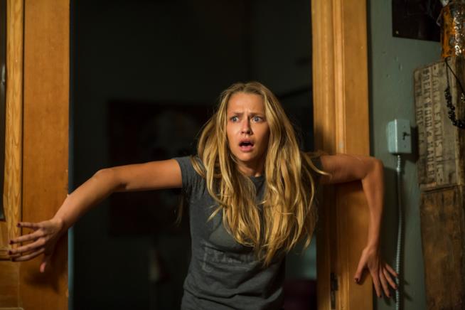Lights Out-Terrore nel Buoio, rilasciate 3 nuove clip Teresa Palmer nei panni di Rebecca