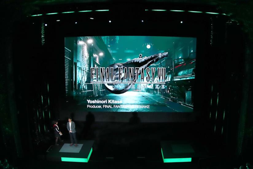 Square Enix rivela: stiamo pianificando un servizio in abbonamento per i nostri giochi Il palco di Square Enix all'E3 2019