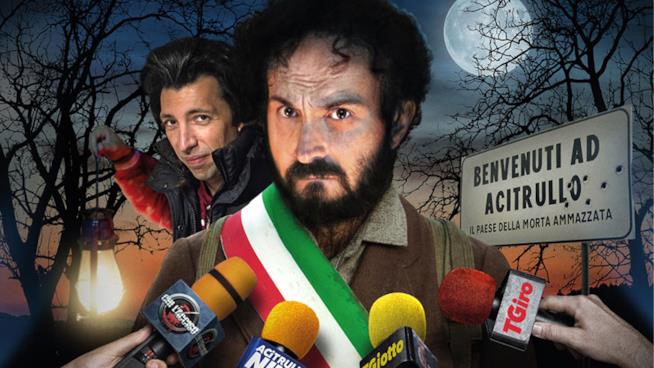 Omicidio all'Italiana, la recensione: Maccio Capatonda torna al cinema...giallo! Maccio Capatonda