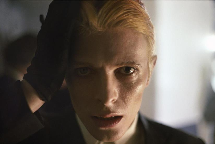 The Man Who Fell to Earth, in arrivo la serie TV sequel del film sci-fi con David Bowie Un primo piano di David Bowie in The Man Who Fell to Earth