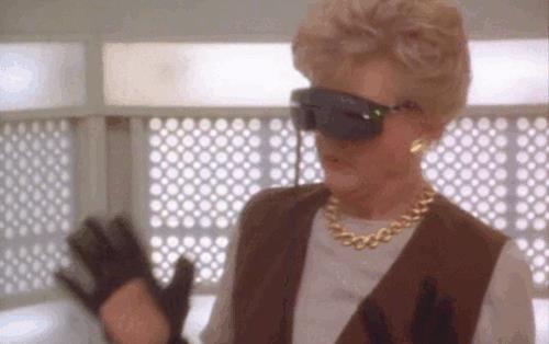 Jessica Fletcher con gli occhialini 3D Jessica Fletcher è spaventata