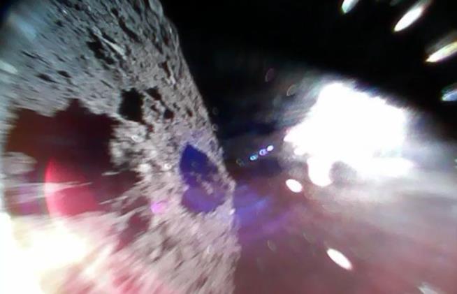 Rover scattano delle suggestive foto da un asteroide Foto scattata dalla superficie di un asteroide