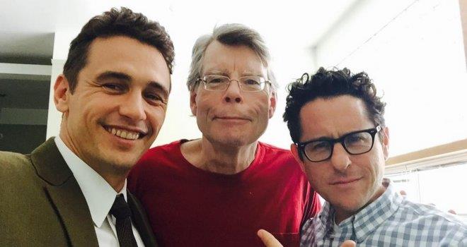 Le tre menti dietro 22.11.63: James Franco, Stephen King e J.J. Abrams Stephen King insieme a James Franco e J.J. Abrams