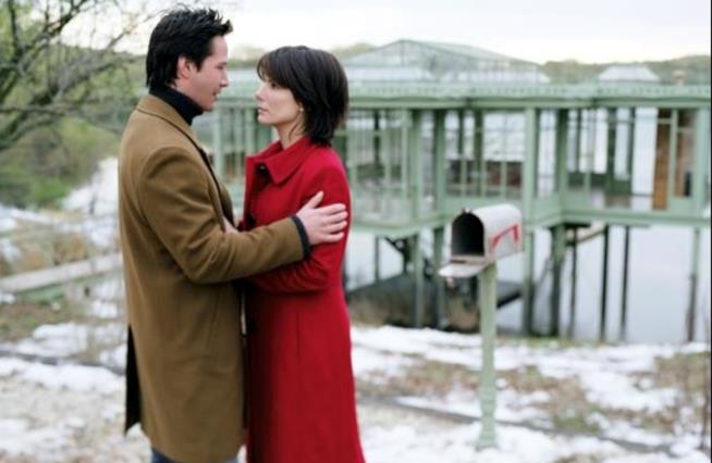 La casa sul lago del tempo, trama e finale Una scena de La casa sul lago del tempo