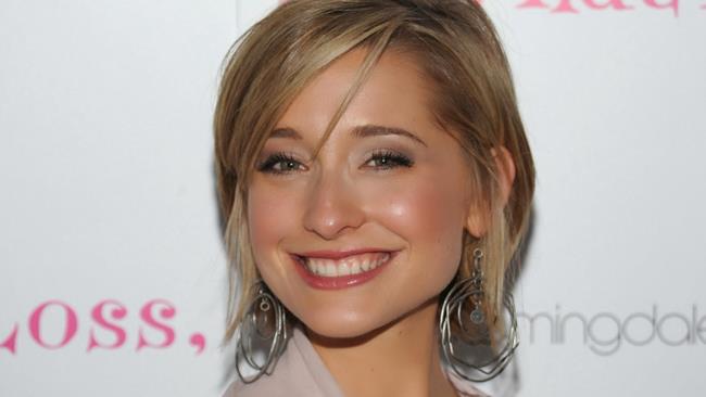 Allison Mack di Smalville sotto accusa per traffico di schiave sessuali in una setta Allison Mack