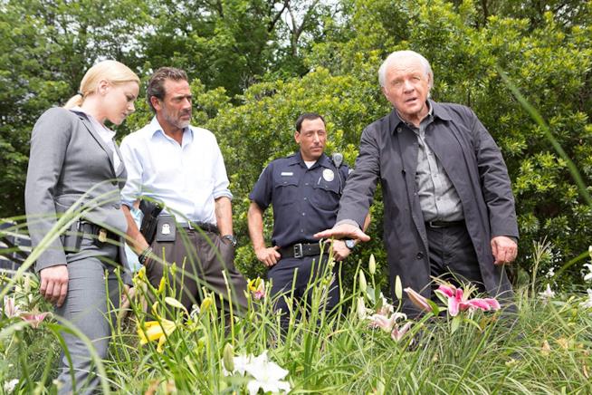 Trama e finale di Premonitions, il thriller sovrannaturale con Anthony Hopkins e Colin Farrell Una scena di Premonitions