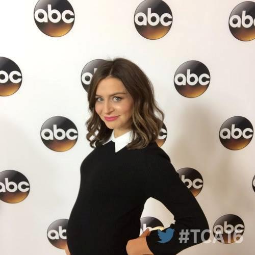 Caterina Scorsone mostra il pancione Caterina Scorsone è incinta