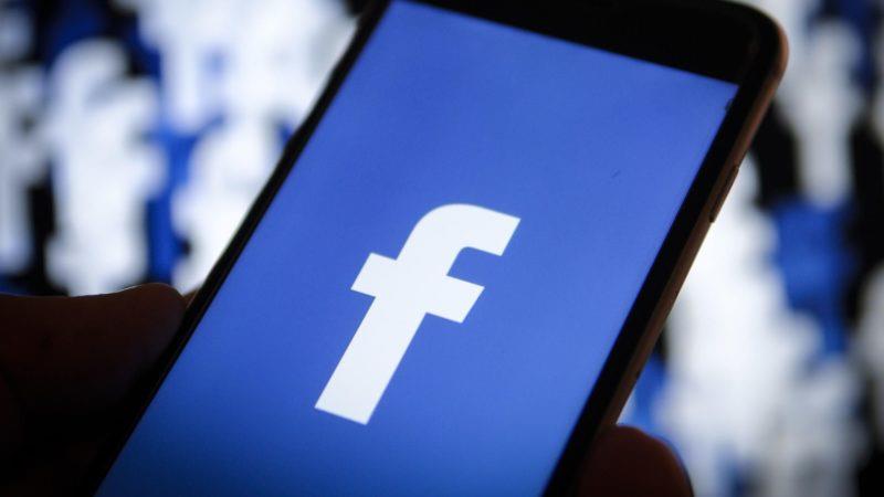 Facebook App Facebook si aggiorna, aiutando sempre di più gli utenti a interagire con sconosciuti.