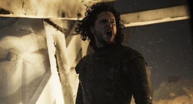Kit Harington e il suo Jon Snow alla fine sono riusciti a sapere tutto su Game of Thrones Jon Snow esulta! Finalmente sa tutto!
