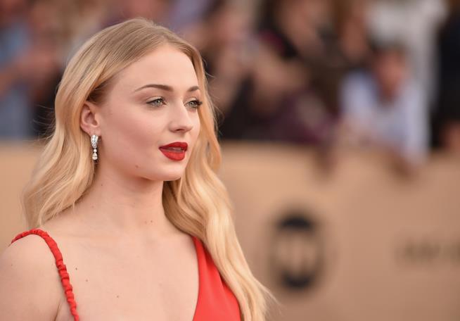 Impazzano MEME di Sophie Turner sorridente al matrimonio di Nick Jonas e Priyanka Chopra Sophie Turner