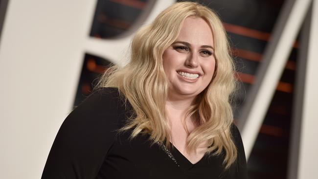 Rebel Wilson svela il segreto del suo successo: la taglia oversize Rebel Wilson a un evento ufficiale