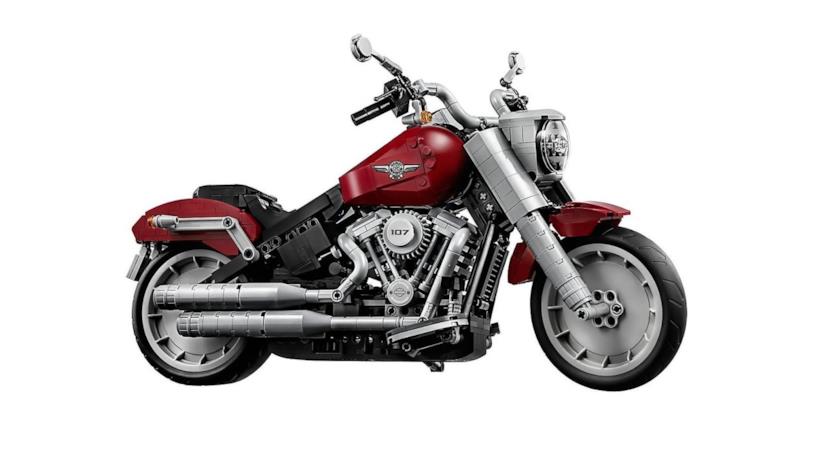 LEGO presenta la Harley-Davidson Fat Boy Un primo piano della Harley-Davidson Fat Boy realizzata coi LEGO