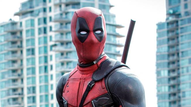 Deadpool è pronto a far strage anche in TV Deadpool si prepara all'azione nel film con Ryan Reynolds