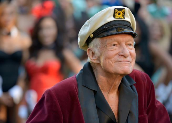 Morto Hugh Hefner Hugh Hefner con il cappello da marinaio