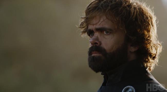 Tyrion preoccupato Tyrion Lannister mostra segni di preoccupazione in GoT 7x05