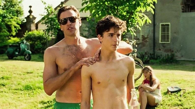 Spirit Awards 2018: a guidare le nomination è Chiamami col tuo nome Timothée Chalamet ed Armie Hammer in una scena dal film Chiamami col tuo nome