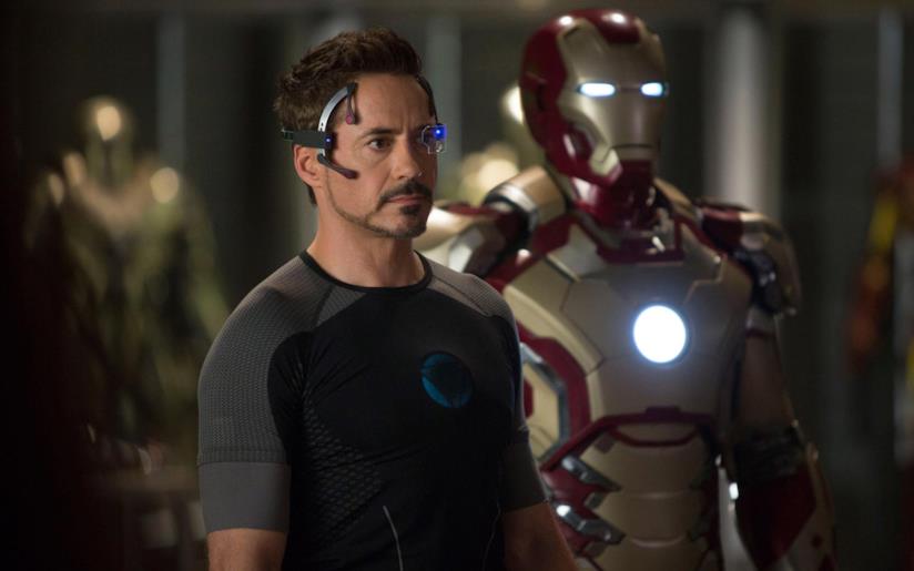 Iron Man 3, ecco le 15 curiosità sul film di Shane Black Robert Downey Jr. in una scena del film