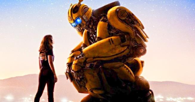 Bumblebee dei Transformers in Giappone si trasferisce vicino al Gundam Bumblebee poster film Transformers