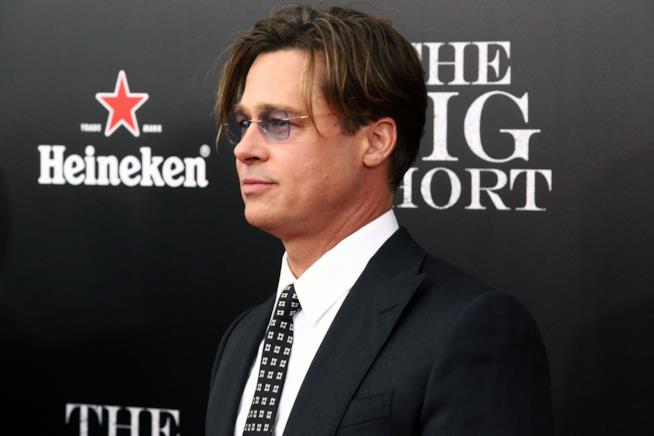 Brad Pitt ha salvato una bambina dalla folla che stava per schiacciarla Primo piano di Brad Pitt