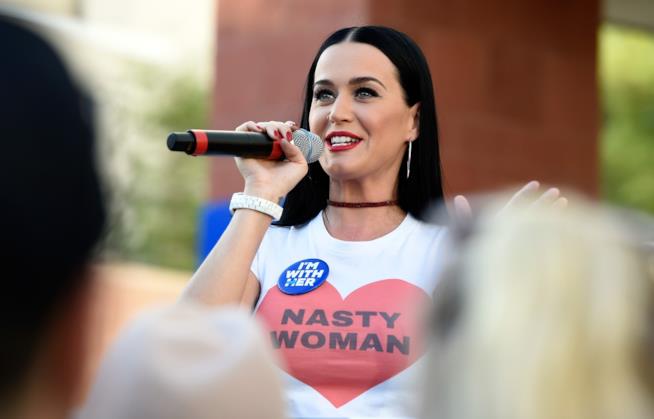 Katy Perry annulla un concerto per problemi di famiglia Primo piano di Katy Perry