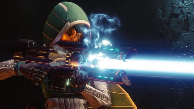 Dove trovare il nuovo fucile esotico Cuore Gelido in Destiny 2 Una Cacciatrice imbraccia il Cuore Gelido in Destiny 2