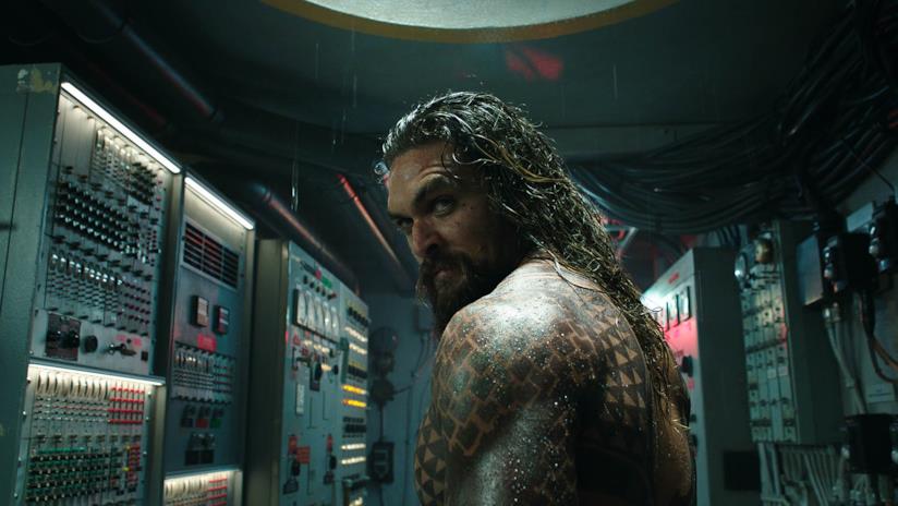 Jason Momoa potrebbe raggiungere Josh Brolin nel cast del remake di Dune Jason Momoa in una scena di Aquaman