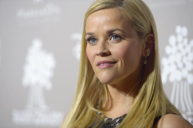 Il film sulla creatrice di Barbie verrà prodotto da Reese Witherspoon Reese Witherspoon al lavoro sul film di Barbie