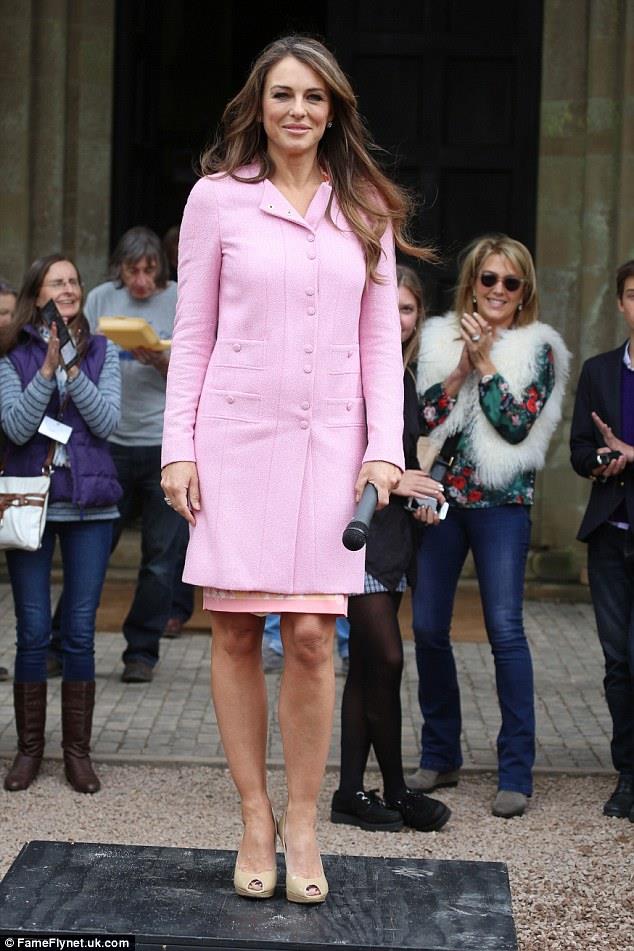 The Royals: Elizabeth Hurley non scendo dal trono - 1