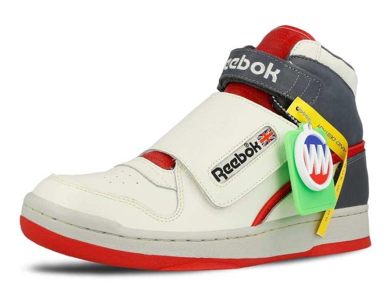 Un primo piano delle Alien Stomper proposte da Reebok Le Alien Stomper prodotte da Reebok