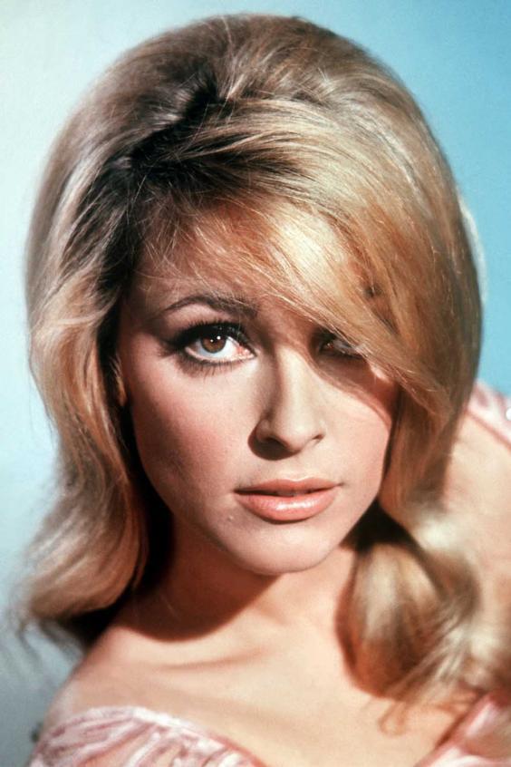 Sharon Tate, assassinata da Charles Manson nel 1969 Charles Manson assassinò Sharon Tate nel 1969