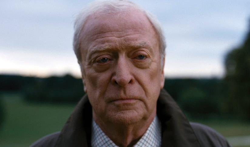 Tenet: Michael Caine non sa di cosa parla il prossimo film di Nolan Un primo piano di Michael Caine ne Il Cavaliere Oscuro - Il Ritorno