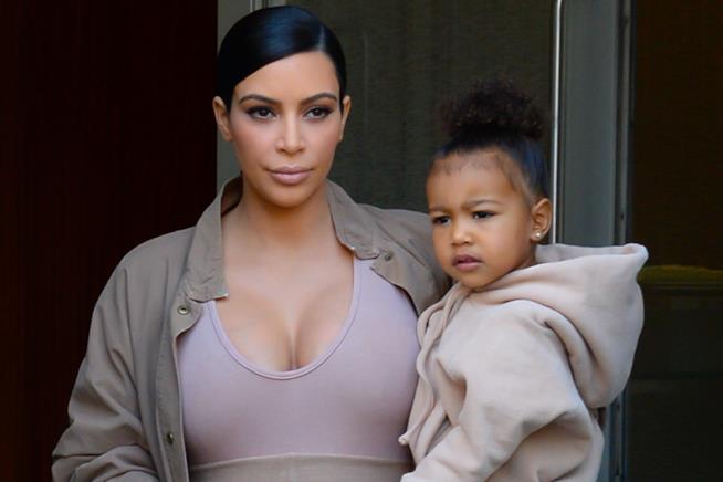 La flglia di Kim Kardashian è terrorizzata da Snapchat Primo piano di Kim Kardashian e la figlia North West