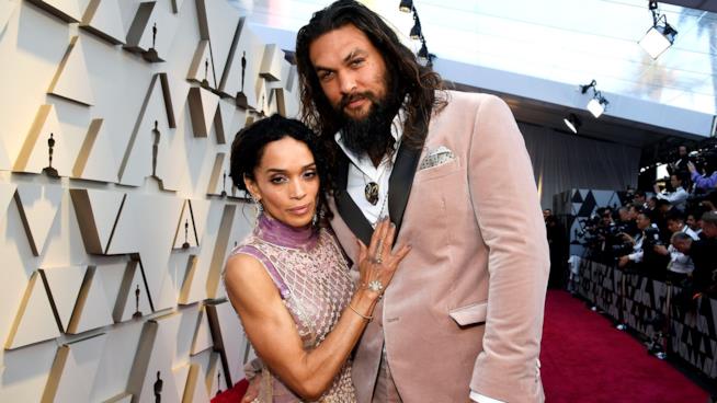 Jason Momoa e Lisa Bonet sui biscotti delle Girl Scout con lui a torso nudo Jason Momoa e Lisa Bonet agli Oscar 2019