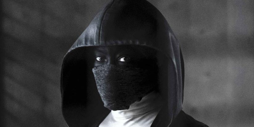 I nuovi teaser di Watchmen presentano il personaggio di Regina King Un primo piano di Regina King nei panni di Angela Abraham in Watchmen