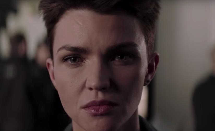 Batwoman, il primo trailer presenta Ruby Rose nei panni della prima eroina lesbica del piccolo schermo Kate Kane è Batwoman