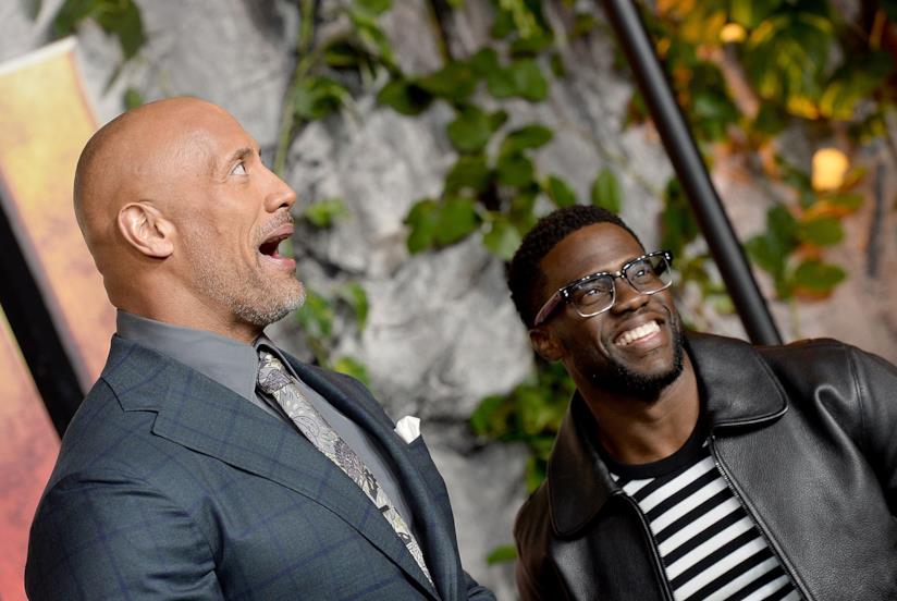 La moglie di Kevin Hart, Eniko Parrish, rompe il silenzio dopo l'incidente del marito e fornisce importanti aggiornamenti, nel frattempo giungono, ad Hart, gli attestati di affetto dai colleghi Dwayne Johnson e Kevin Hart sorridono insieme alla premiere di Jumanji: Benvenuti nella giungla