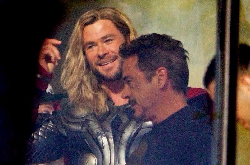 Le nuove foto dal set di Avengers 4 svelano i look di Tony Stark, Thor e Hulk Chris Hemsworth e Robert Downey Jr. sul set di Avengers 4