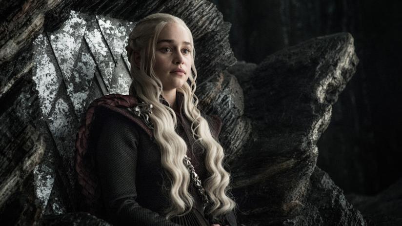 Game of Thrones: i fan supportano Emilia Clarke con delle donazioni per #SameYou Un'immagine di Daenerys Targaryen in Game of Thrones
