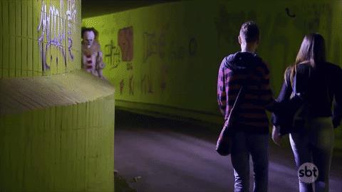 Pennywise attacca in un sottopassaggio La fuga da Pennywise in un sottopassaggio