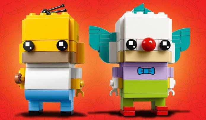 In arrivo i LEGO BrickHeadz di Homer Simpson e Krusty il clown Primo piano del personaggio di Homer Simpson e Krusty in chiave LEGO BrickHeadz